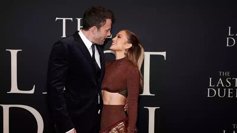 Jennifer Lopez's latest manicure, a sweet detail for fiance Ben Affleck.