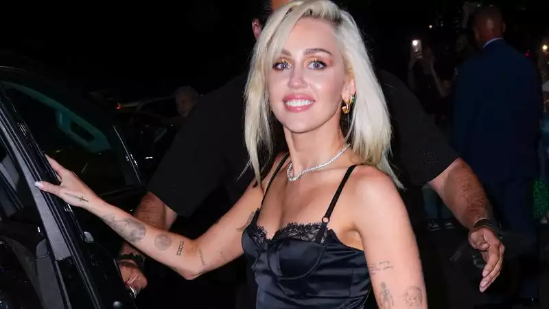 Millennial Miley Cyrus Shows Side Parts Can Still Be Cool with Hair Makeover