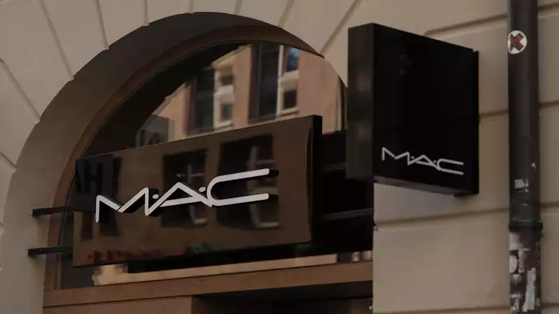 MAC Cosmetics' Black Friday Sale is not to be missed!