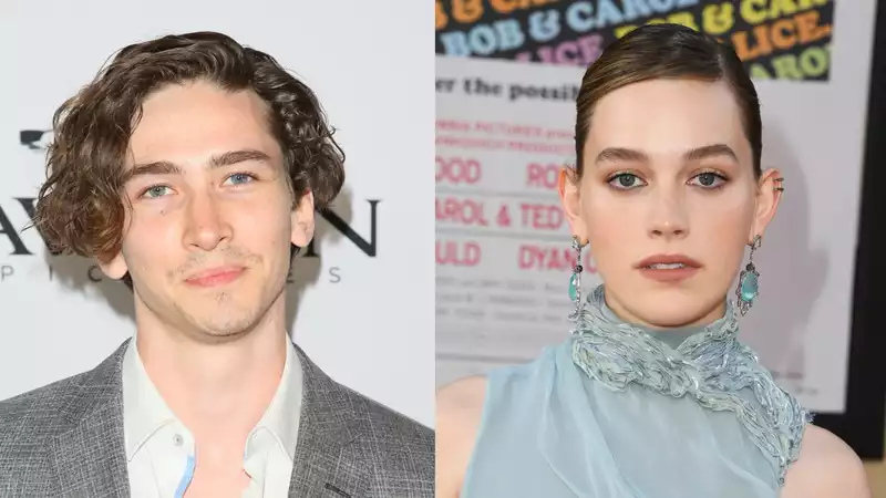 Victoria Pedretti of "You" and Dylan Arnold are dating.