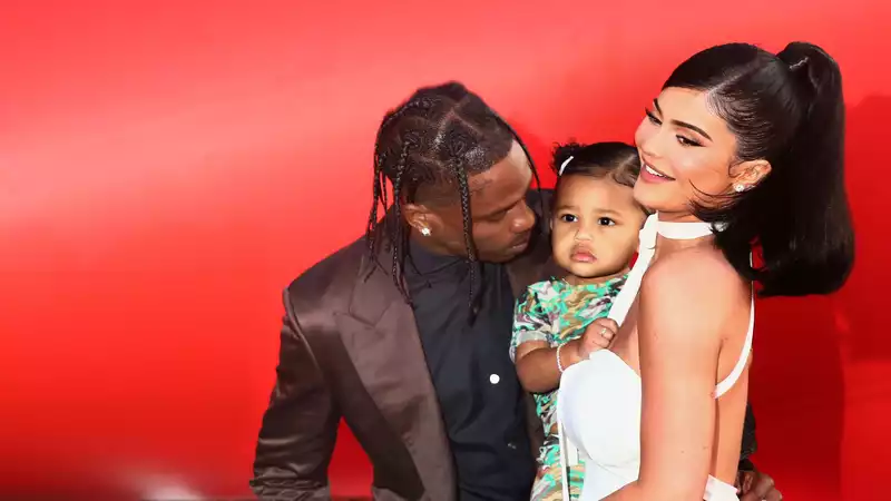 Pregnant Kylie Jenner now "paying as much attention as possible" to Stormi