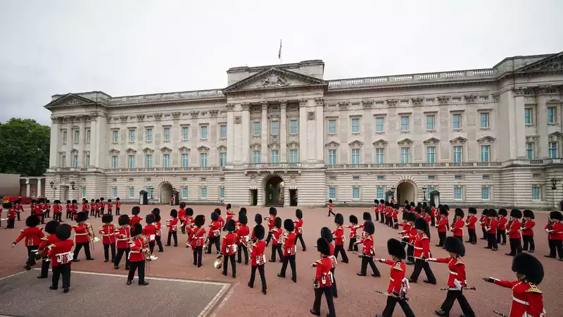 Prince Charles May Turn Buckingham Palace into Museum