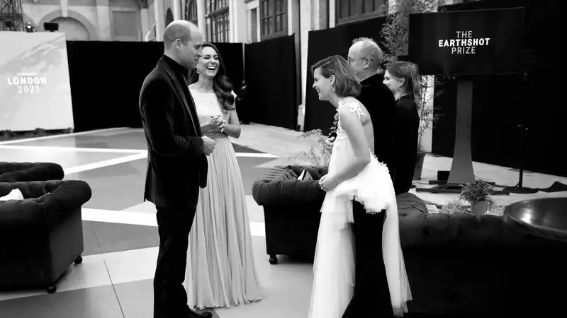 Kate Middleton and Prince William make Emma Watson laugh at the Earthshot Awards.