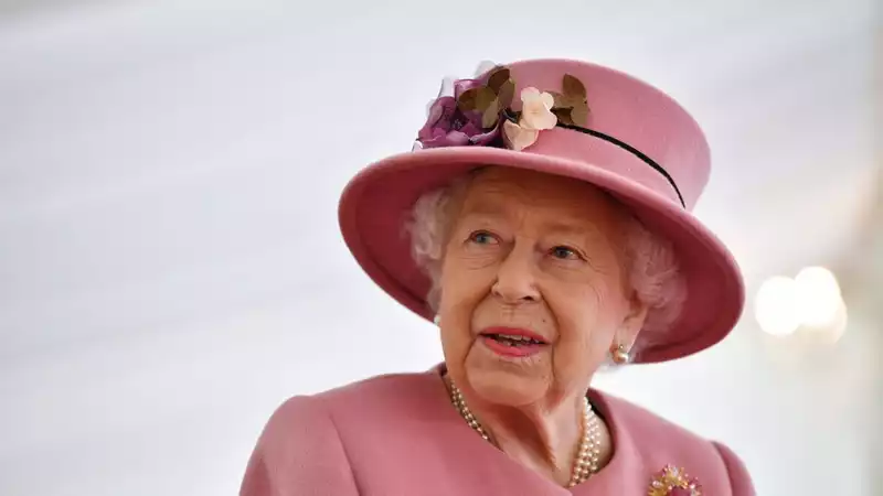 Queen cancels trip "reluctantly" after being advised to take a break.