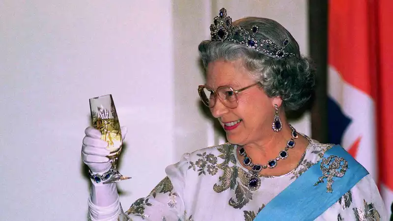 Queen advised to "stop drinking in the evening" before next year's Jubilee