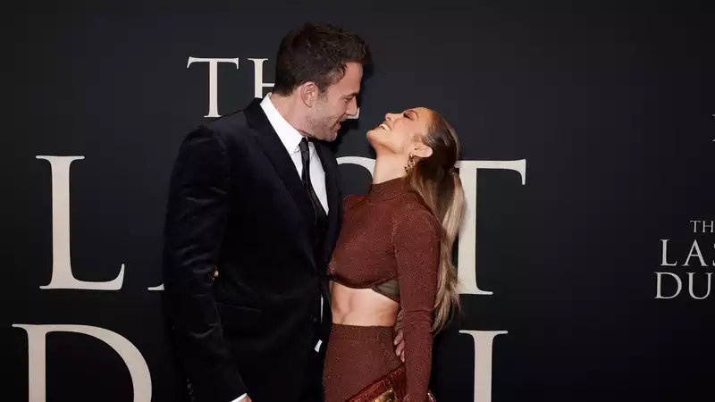 Jennifer Lopez and Ben Affleck, the power couple, are once again a power couple on the red carpet.