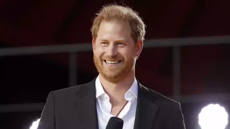 Prince Harry's memoir may "overshadow" Queen's jubilee