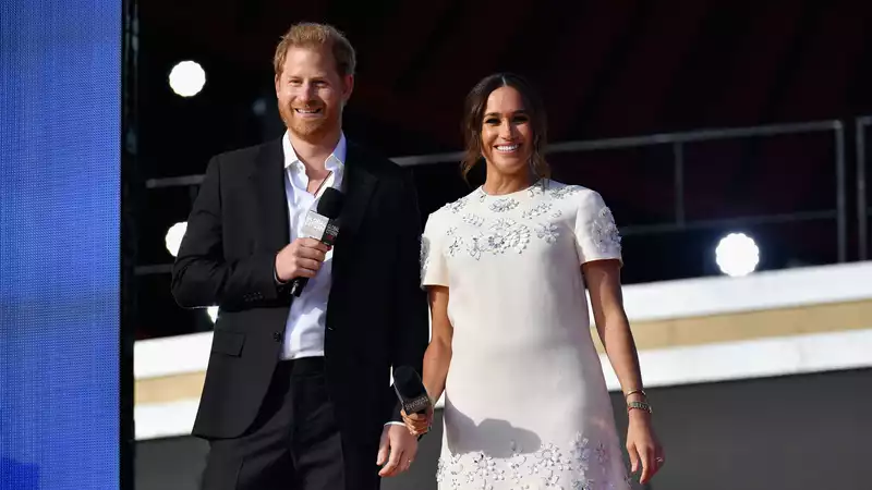 Meghan Markle shines in an embellished white mini dress at Global Citizen Live.