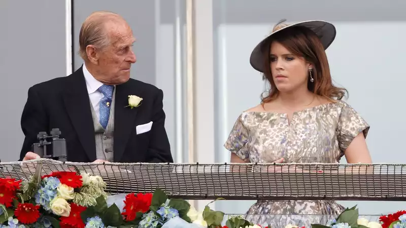 Princess Eugenie introduces little August to Prince Philip in an adorable way.