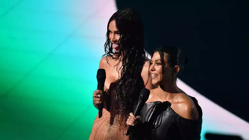 Megan Fox and Kourtney Kardashian call out their "future baby daddies" at the VMAs.