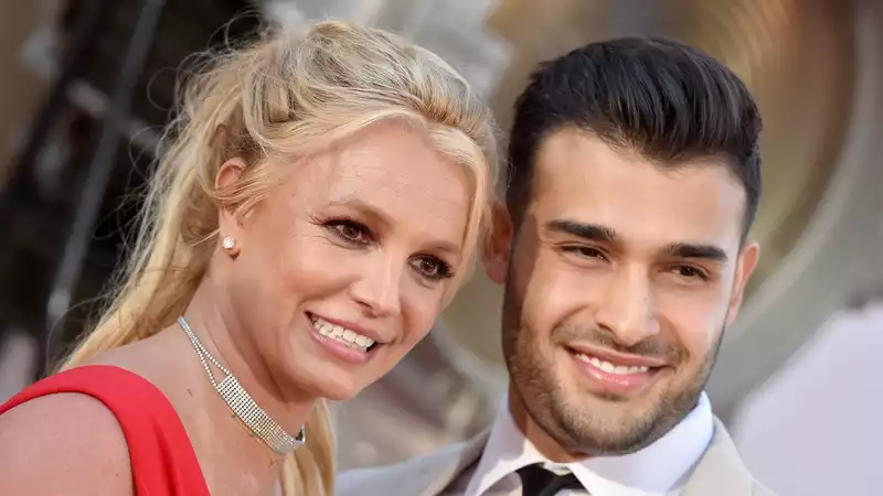 Britney Spears is engaged to Sam Asgari!