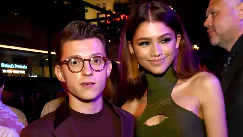 Tom Holland comments fiercely on Zendaya's Instagram