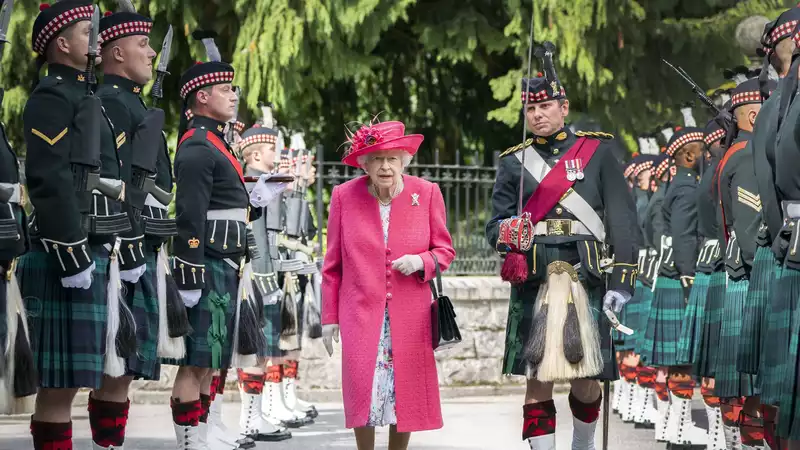 The Queen's "Royal Bagpiper", apparently playing for the Queen every morning at Balmoral.