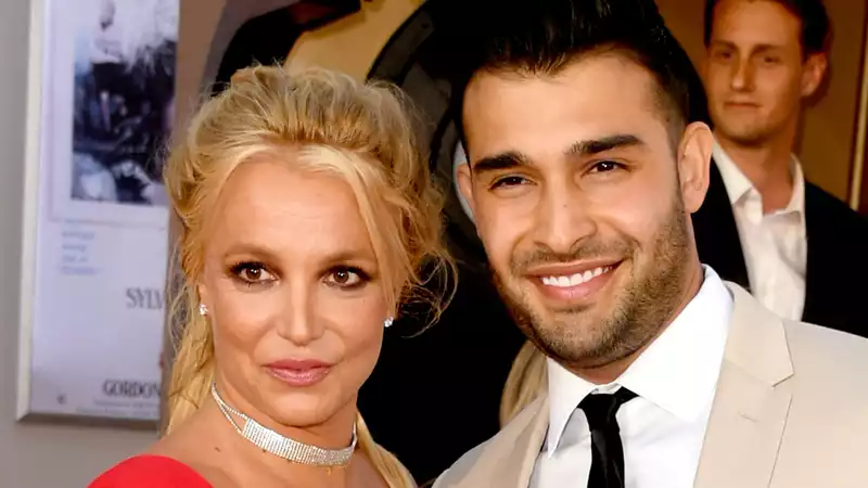 Britney Spears' Boyfriend Sam Asgari Spotted Looking at Rings at Cartier