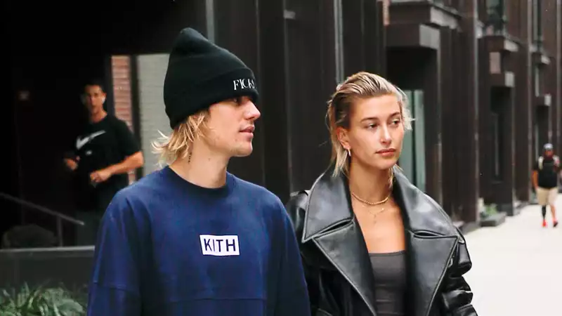 Haley and Justin Bieber elevate their grunge look on their latest sushi date.