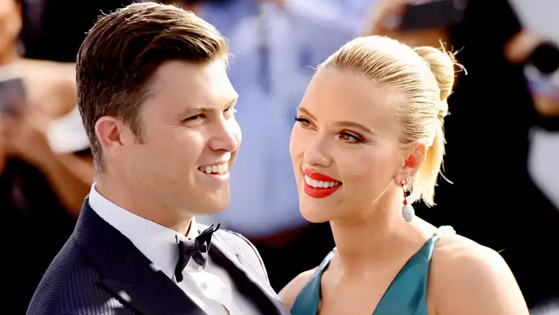 Scarlett Johansson and Colin Jost give birth to a baby boy.