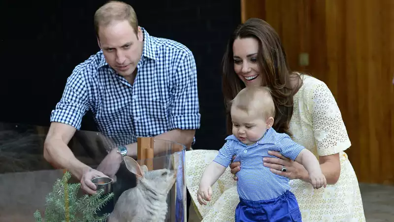 Kate Middleton had to silence a zookeeper who tried to get Prince George to pet a marsupial