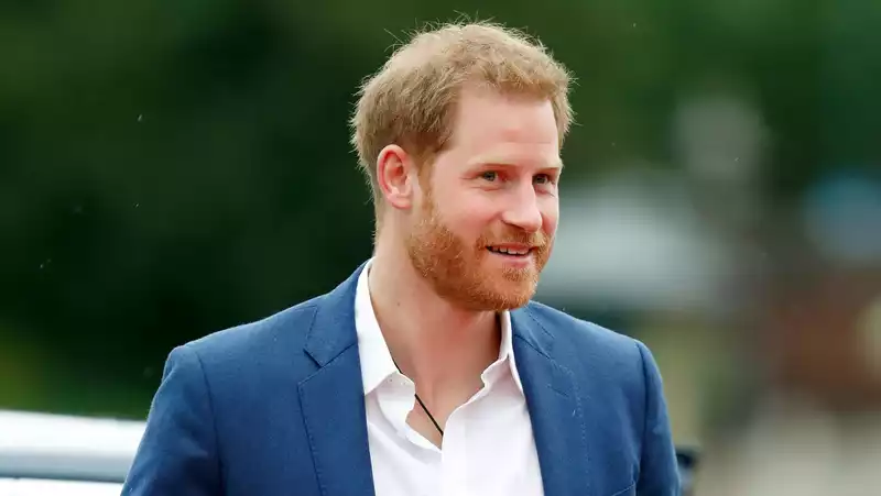 Prince Harry speaks privately with the Royal Family about his forthcoming memoir.