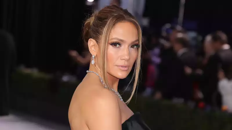 Jennifer Lopez Shares Adorable Selfie with Daughter Emme