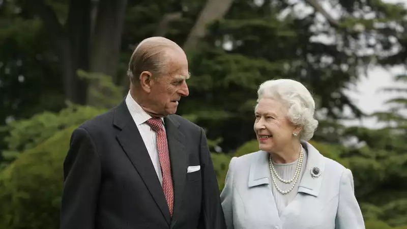 Royal Expert Says Queen and Prince Philip Had Secret Agreement Not to Mourn Each Other for "Too Long"