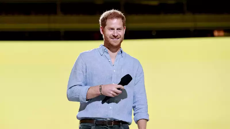 Prince Harry Congratulates Young Humanitarian on Diana Award