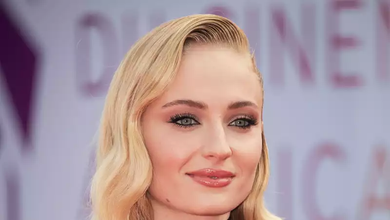 Sophie Turner shares sweet unpublished photos of her pregnancy.