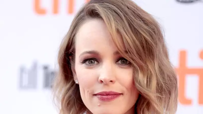 Rachel McAdams repeatedly turns down the role of Anne Hathaway in "The Devil Wears Prada".