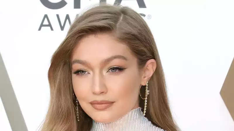 Gigi Hadid's bright orange eyeshadow look is the summer beauty inspiration you need