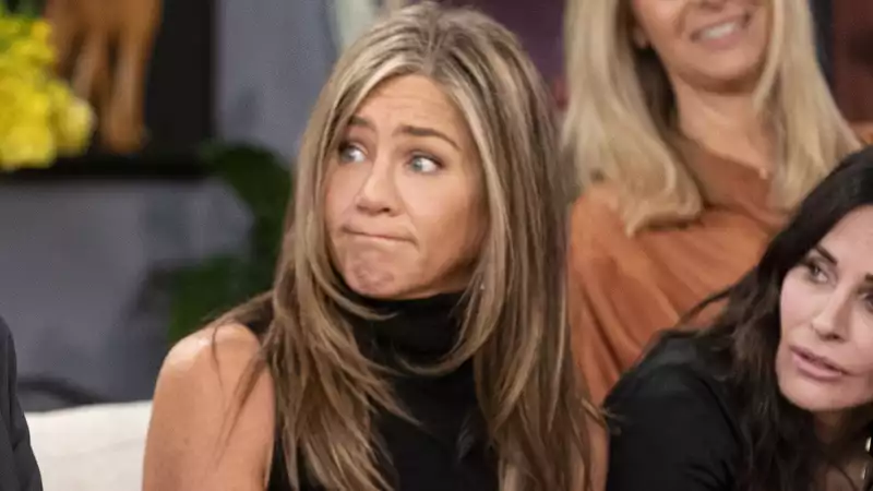 Jennifer Aniston Instagrams Rachel Green's Wardrobe Staples