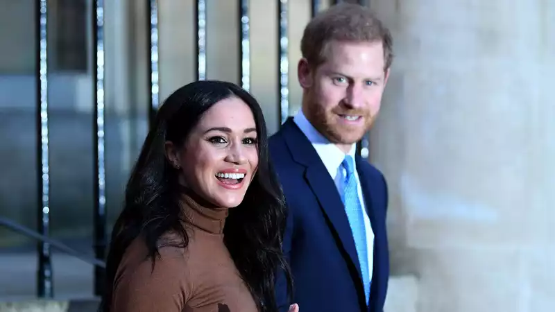 Meghan Markle gives birth to her second child.