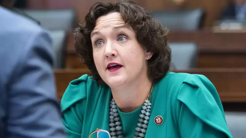 Rep. Katie Porter Uses Whiteboard to Ruin Big Pharma Executives