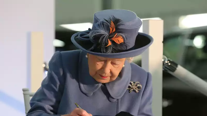 Queen Elizabeth's stationery represents a break from royal tradition