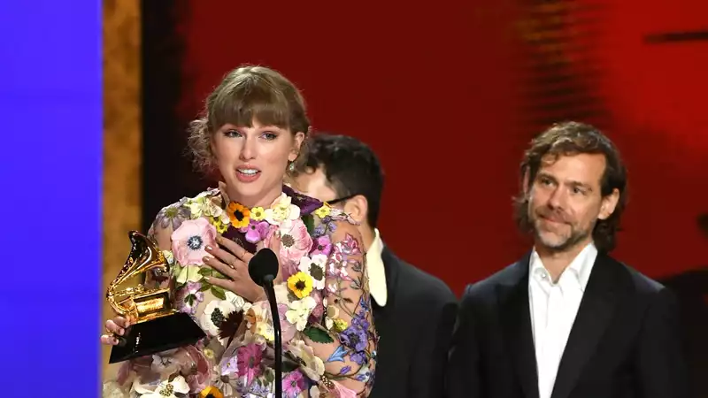 Taylor Swift thanks Joe Alwyn in Grammy acceptance speech