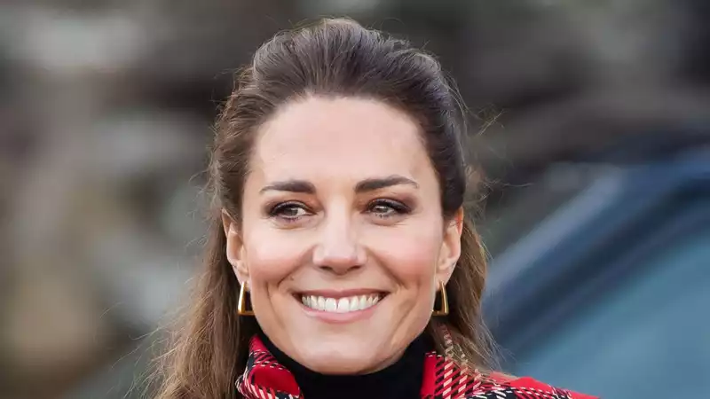 Kate Middleton re-wears blazer by wedding dress designer