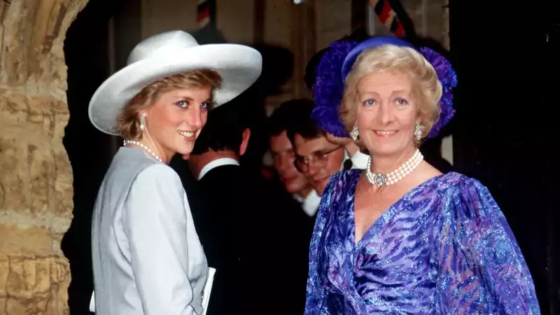 Princess Diana's Brother Shares Rare Portrait of Mother on Instagram