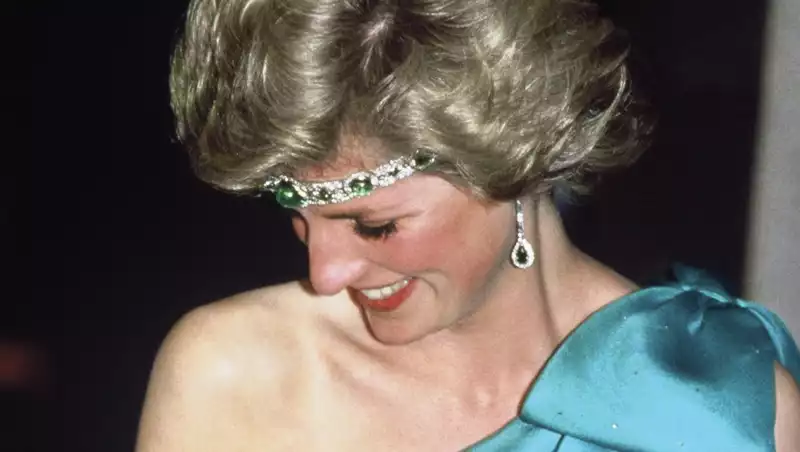 Princess Diana reportedly offended the Queen by wearing the wrong royal heirloom in public.