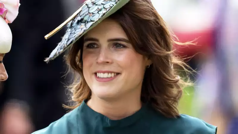 Princess Eugenie reveals her pregnancy in a printed mini dress.