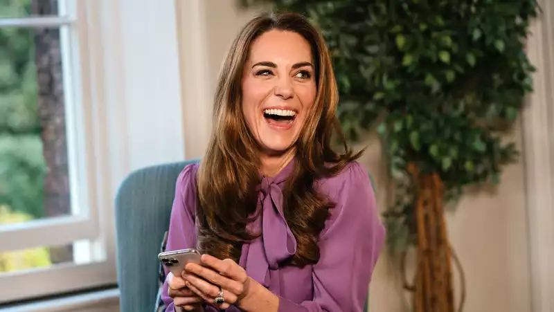 Fans of Kate Middleton are convinced she continues to wear this Gucci blouse backwards.