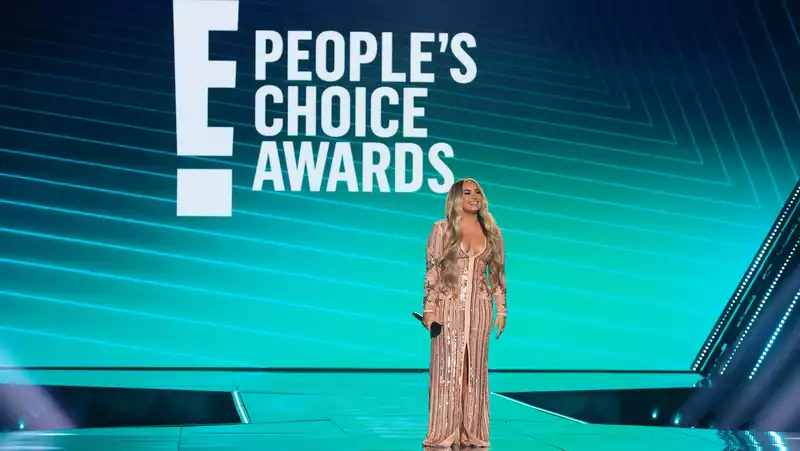 Demi Lovato jokes about "calling off engagement" with Max Erlich at People's Choice Awards