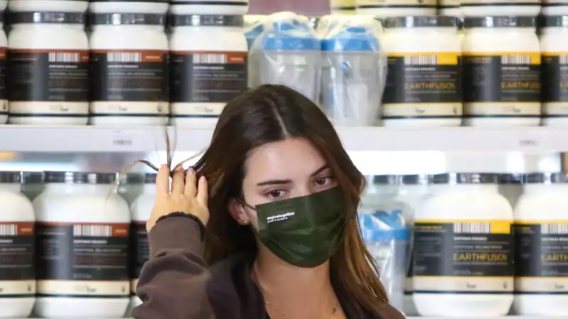 Kendall Jenner casually shopping in a sports bra with Hailey Baldwin in LA this weekend.