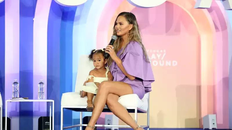 Chrissy Teigen Shares Daughter Luna's "Beautiful" Reaction to Jack's Ashes