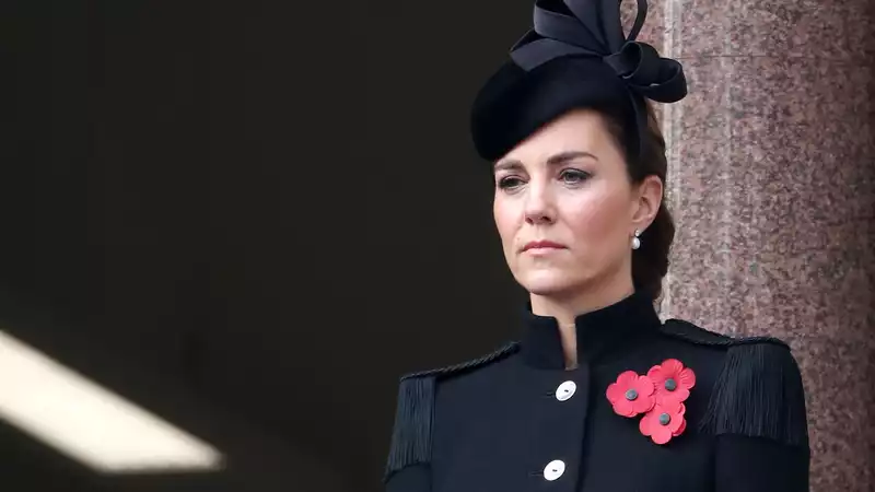 Kate Middleton makes surprise appearance at Remembrance Day service in London