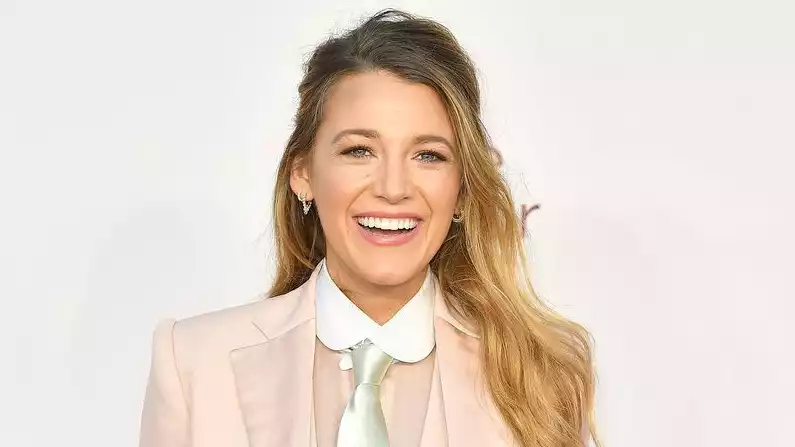 Blake Lively really hates it when people post pictures of her bare feet on the Internet.