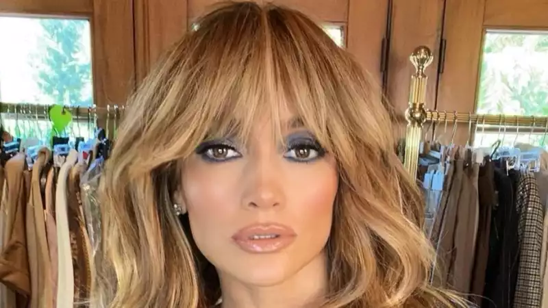 Sound the alarm: Jennifer Lopez bangs up