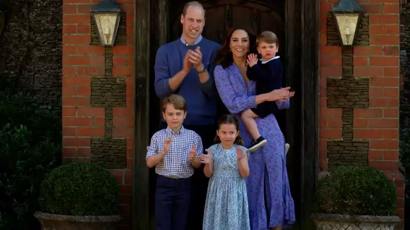 David Attenborough's gift of shark teeth to Prince George causes controversy in Malta