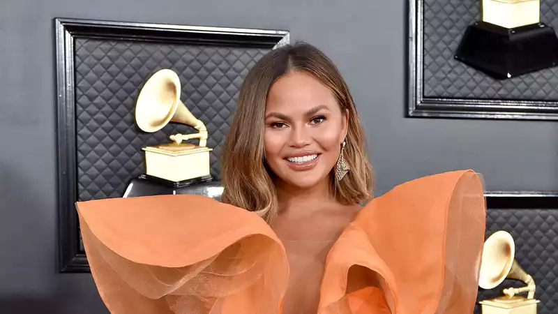 Chrissy Teigen Shares Adorable Photo of Daughter Luna Washing Her Hair