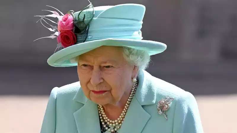 Why the Queen will not return to Buckingham Palace after her vacation in Scotland.