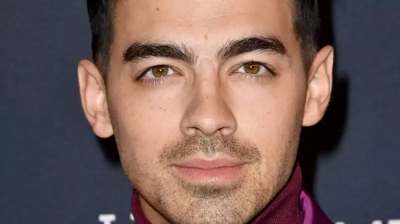 Joe Jonas transforms with bleach-blonde buzz cut