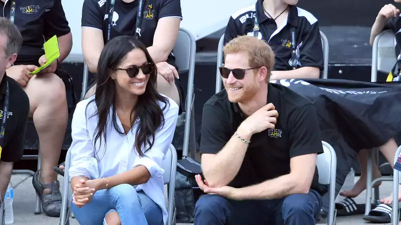 Prince Harry visits his girlfriend Meghan Markle on the set of "Suits.