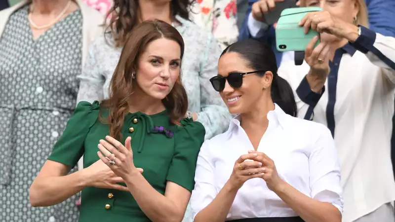 Meghan Markle's heartfelt gift to Kate Middleton, whom she met for the first time.